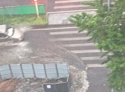 重庆多地特大暴雨有人坠入下水道身亡？当地通报调查结果：骑手身体无大碍已自行离开