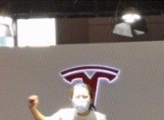 特斯拉车顶维权女车主二审败诉，被判赔偿17万元，策划者也被判赔偿25万元！评估报告：该事件致特斯拉损失1.7亿元订单